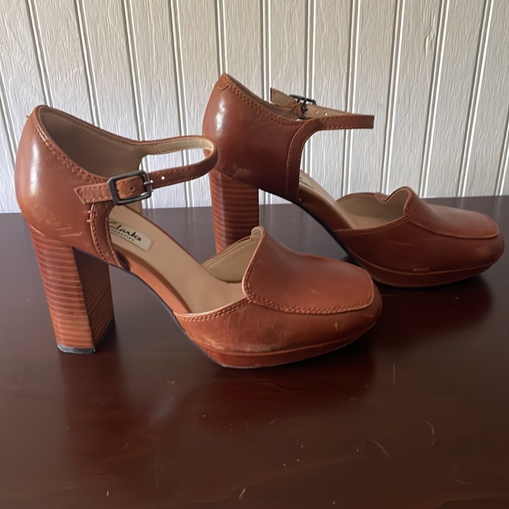 Clarks 7.5 Gabriel Dawn block heel shoes